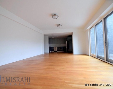 2727 Henry Hudson Parkway - Photo Thumbnail 4