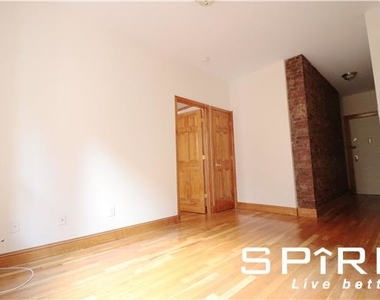 312 West 48th Street - Photo Thumbnail 8