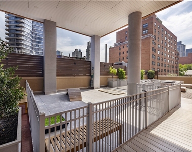 East 59th Street - Photo Thumbnail 1