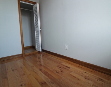 81 Waverly Ave - Photo Thumbnail 5