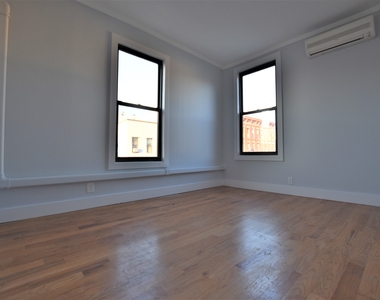 626 Manhattan Ave - Photo Thumbnail 4