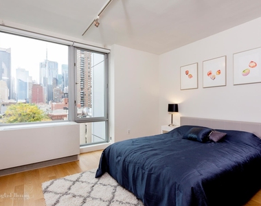 464 West 44th St - Photo Thumbnail 4