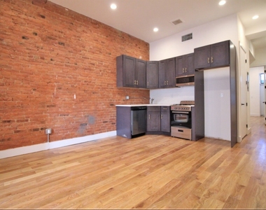 NO FEE! Spacious Charming 3 Br 2 Baths - Photo Thumbnail 0