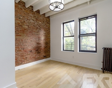 244 Bainbridge Street - Photo Thumbnail 3