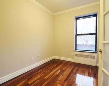 1590 Lexington Avenue - Photo Thumbnail 6