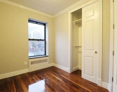 1590 Lexington Avenue - Photo Thumbnail 2