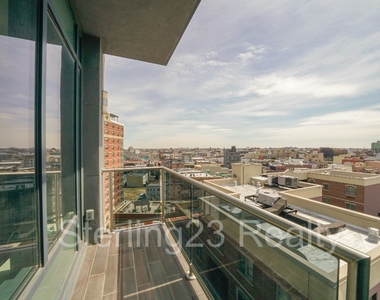 27-18 Hoyt Avenue South - Photo Thumbnail 1