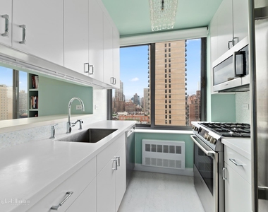 300 East 85th St - Photo Thumbnail 3