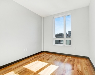 268 Metropolitan Avenue - Photo Thumbnail 7