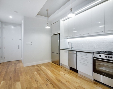 422 Lexington Avenue - Photo Thumbnail 2