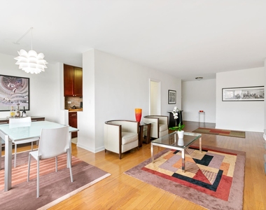 400 Central Park West - Photo Thumbnail 2