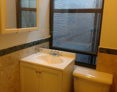 1264 Lexington Ave - Photo Thumbnail 4