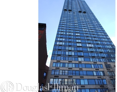 300 East 93rd St - Photo Thumbnail 13