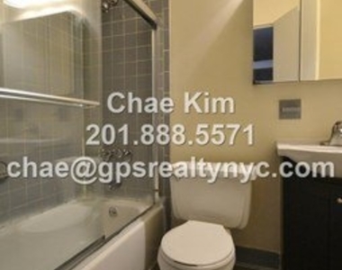 150 Manhattan Avenue - Photo Thumbnail 3