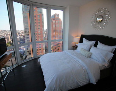 3 month free, wash/dry, floor to ceiling with city views on a high floor - Photo Thumbnail 0