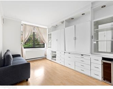 403 East 62nd St - Photo Thumbnail 0