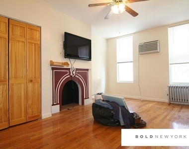 207 Leonard St - Photo Thumbnail 0