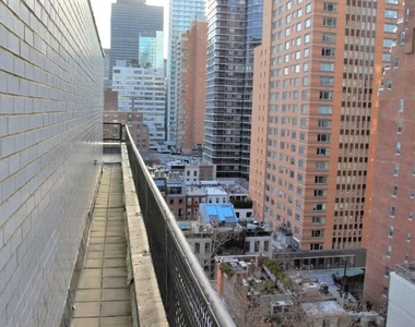 East 63rd Street - Photo Thumbnail 4