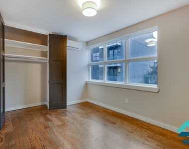 125 Leonard St - Photo Thumbnail 5