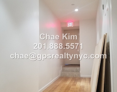 967 Columbus Avenue - Photo Thumbnail 3