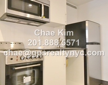 967 Columbus Avenue - Photo Thumbnail 4