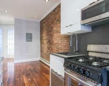 124 Ridge Street - Photo Thumbnail 2