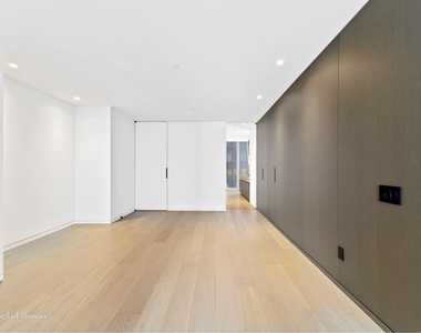 100 East 53rd St - Photo Thumbnail 5