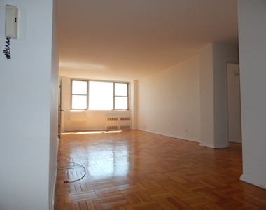 455 Ocean Pkwy - Photo Thumbnail 2