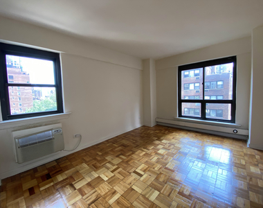 300 E 51st - Photo Thumbnail 4