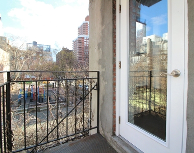 E 29th St - Photo Thumbnail 1