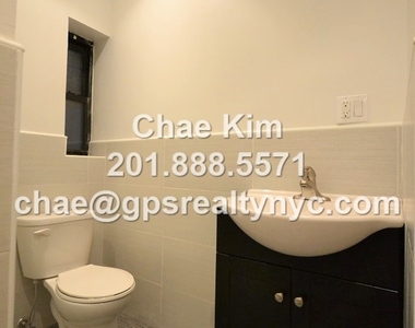 529 West 48th Street - Photo Thumbnail 2