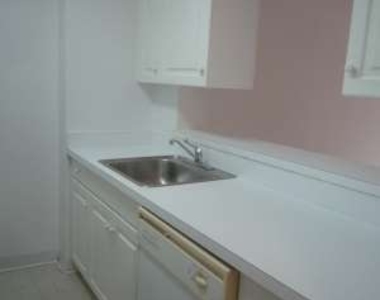 East 71 - Photo Thumbnail 5