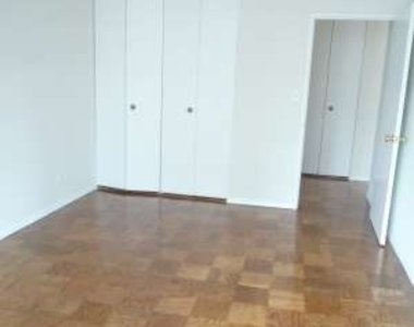 East 71 - Photo Thumbnail 3