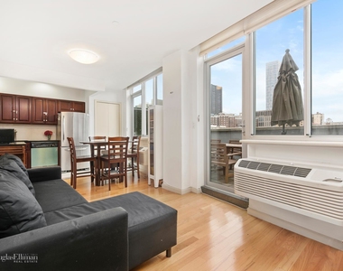 1635 Lexington Avenue - Photo Thumbnail 0