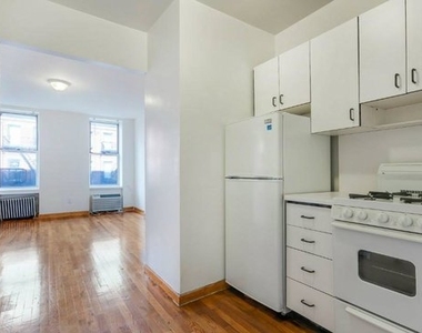 428 East 81st Street - Photo Thumbnail 2