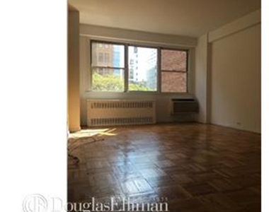 430 West 34th St - Photo Thumbnail 2