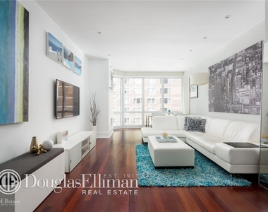 300 East 55th St - Photo Thumbnail 0