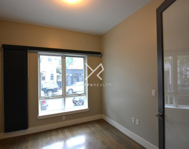 555 Fairview Avenue - Photo Thumbnail 2