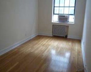 E 63 St - Photo Thumbnail 6