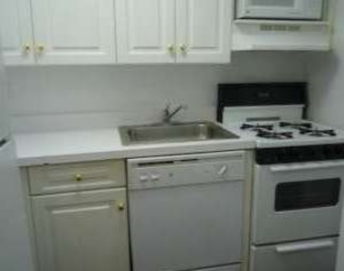 E 63 St - Photo Thumbnail 5