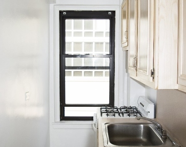 310 East 55th Street - Photo Thumbnail 6