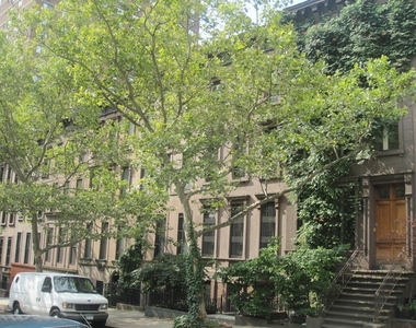 East 84th St & 3rd Ave - Photo Thumbnail 7