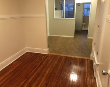 256 Kingsland Ave - Photo Thumbnail 3