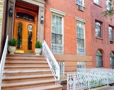 226 West 21st Street - Photo Thumbnail 0