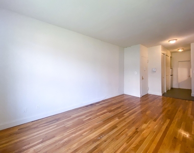 306 West 47th Street - Photo Thumbnail 1