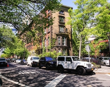 17 Stuyvesant Street - Photo Thumbnail 6