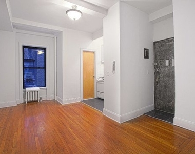 19 West 69th Street - Photo Thumbnail 3