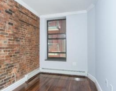 124 Ridge St - Photo Thumbnail 2