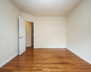 2 Bedroom in Rego Park  - Photo Thumbnail 7