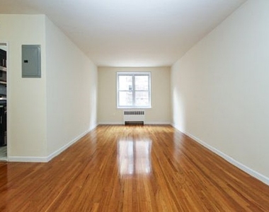 2 Bedroom in Rego Park  - Photo Thumbnail 6